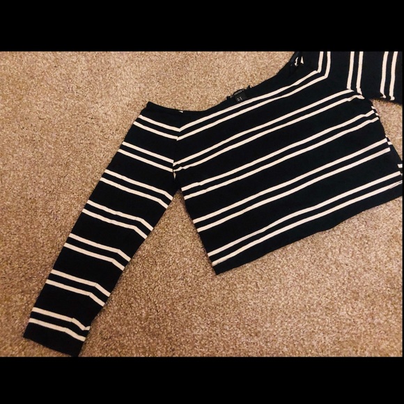 NWOT Off the shoulder crop top. - Picture 2 of 2